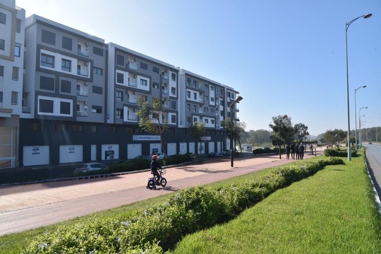 Lovely Apartment With Pool & Gym Кенитра Екстериор снимка